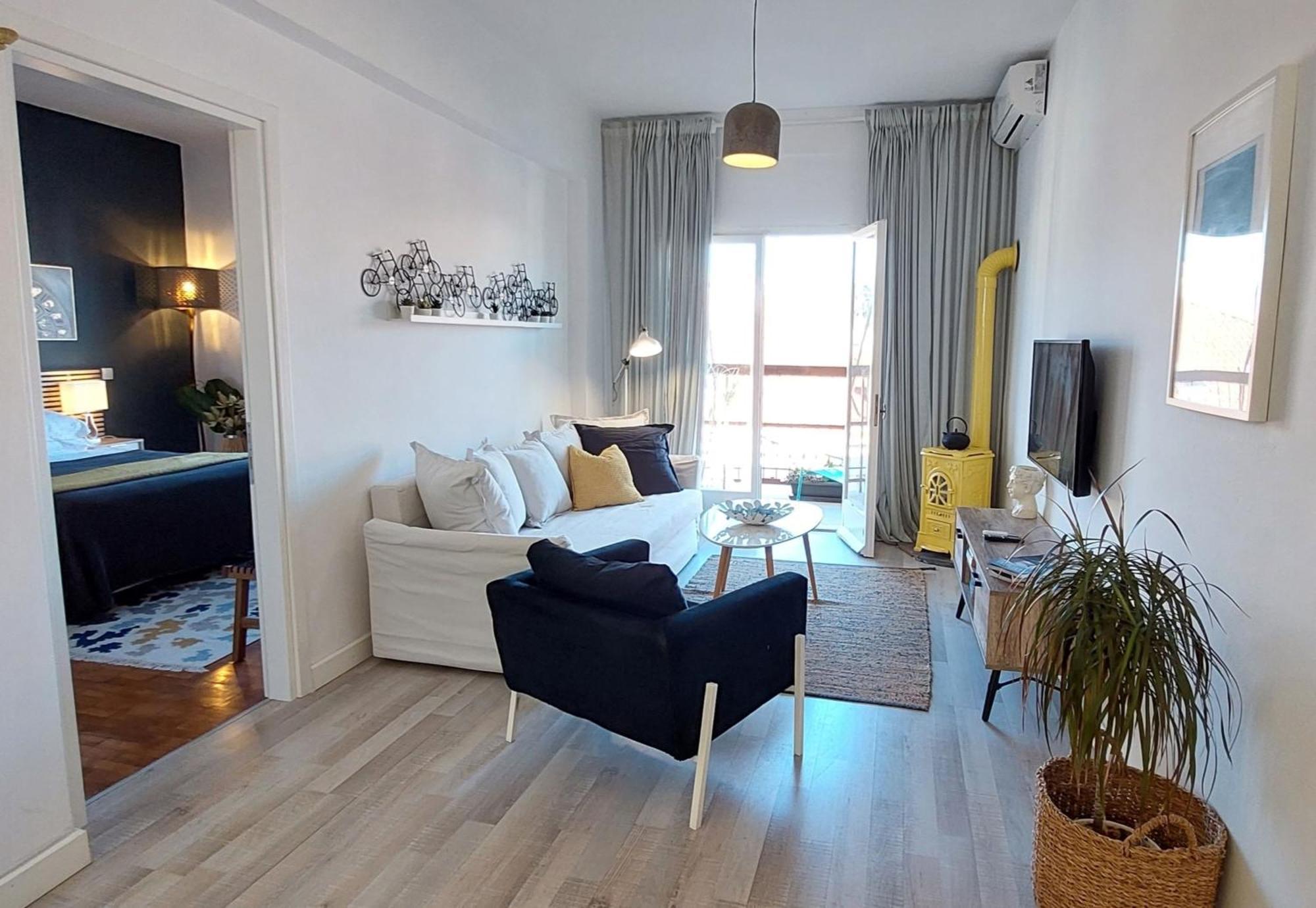 Aay- Corfu Town & Sea 2bedroom Renovated + Lift / Comfy&design+wifi דירה